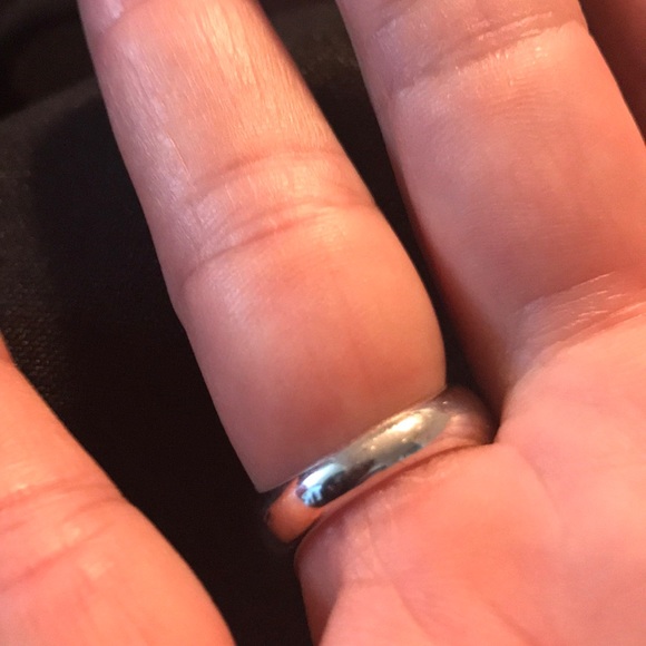 Gorgeous ring - Picture 2 of 4